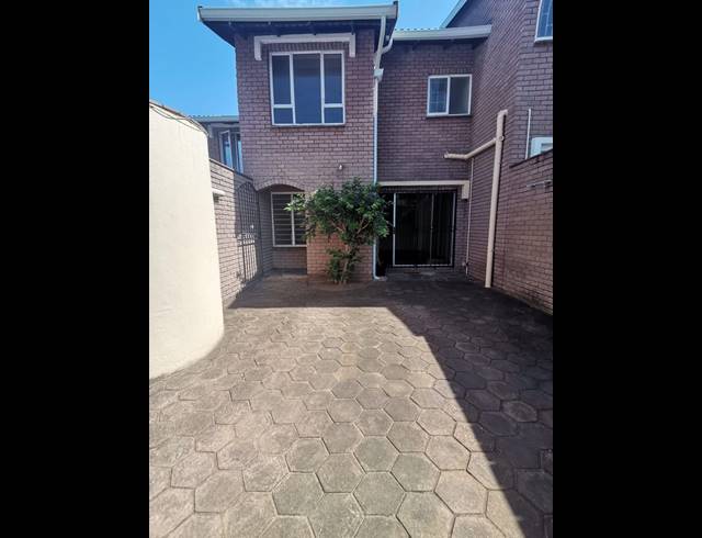 2 BEDROOM DUPLEX RENTED IN ESSENWOOD
